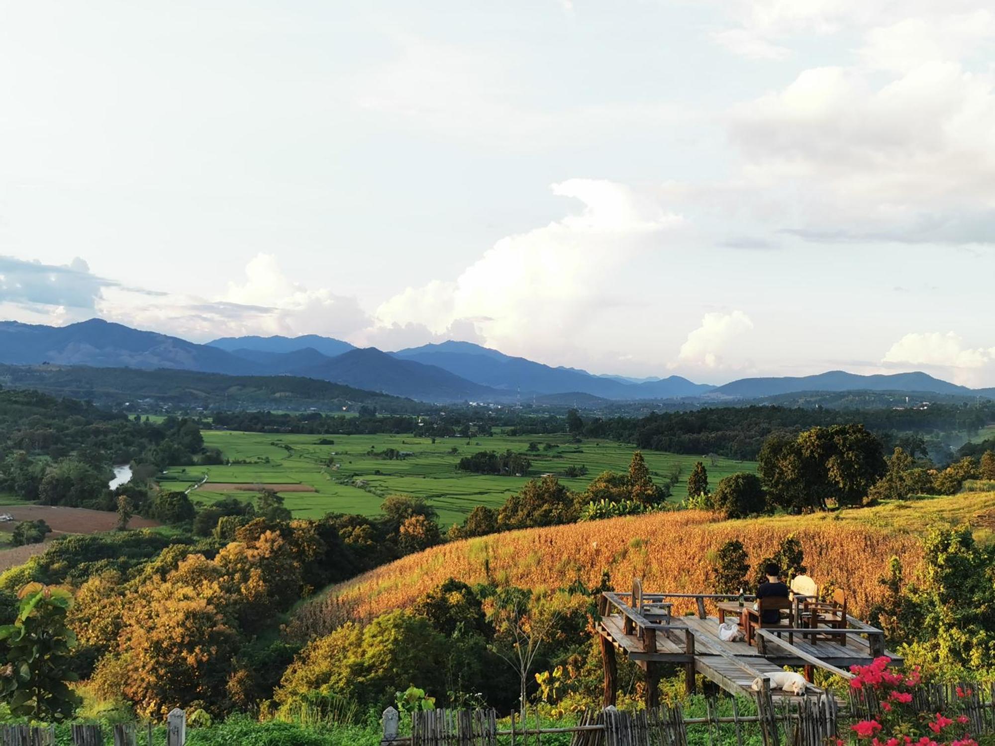 Hotel มนต์เมืองแจ่ม Mae Chaem Exteriér fotografie