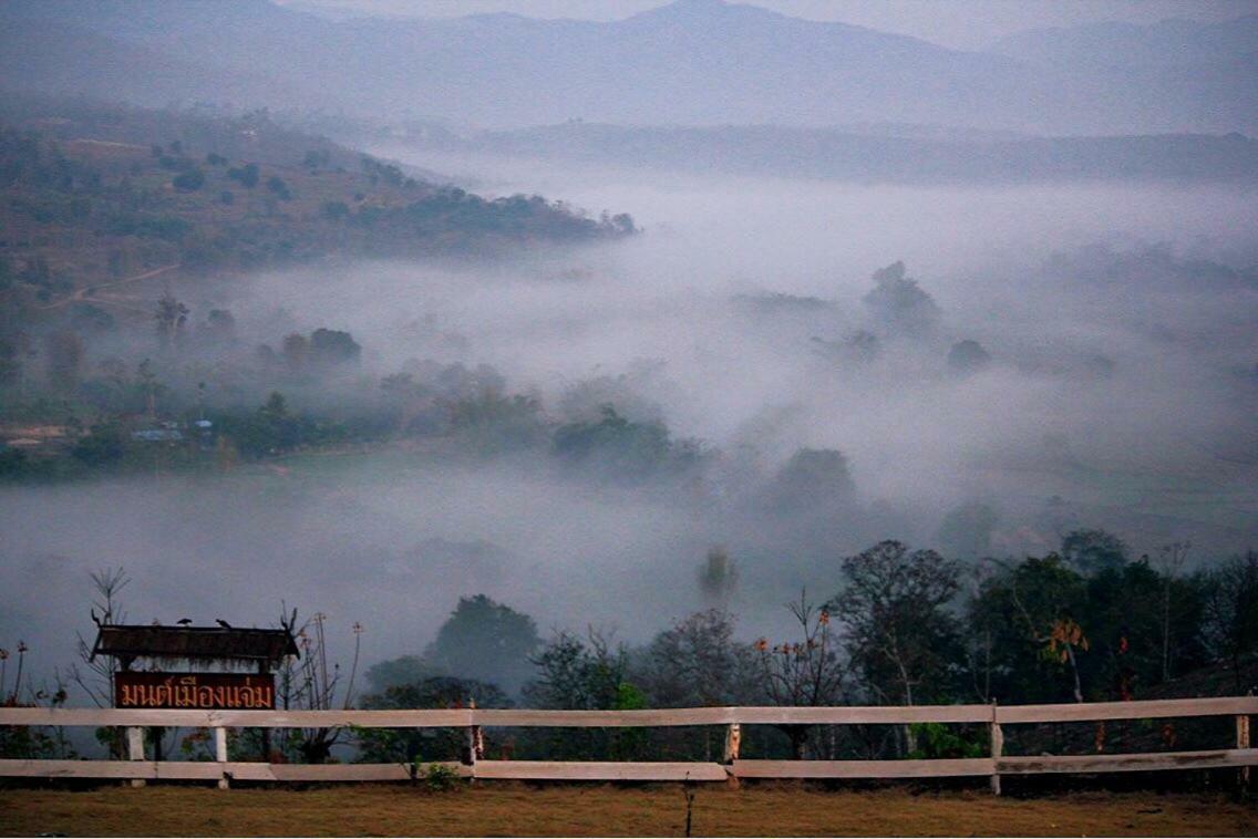 Hotel มนต์เมืองแจ่ม Mae Chaem Exteriér fotografie