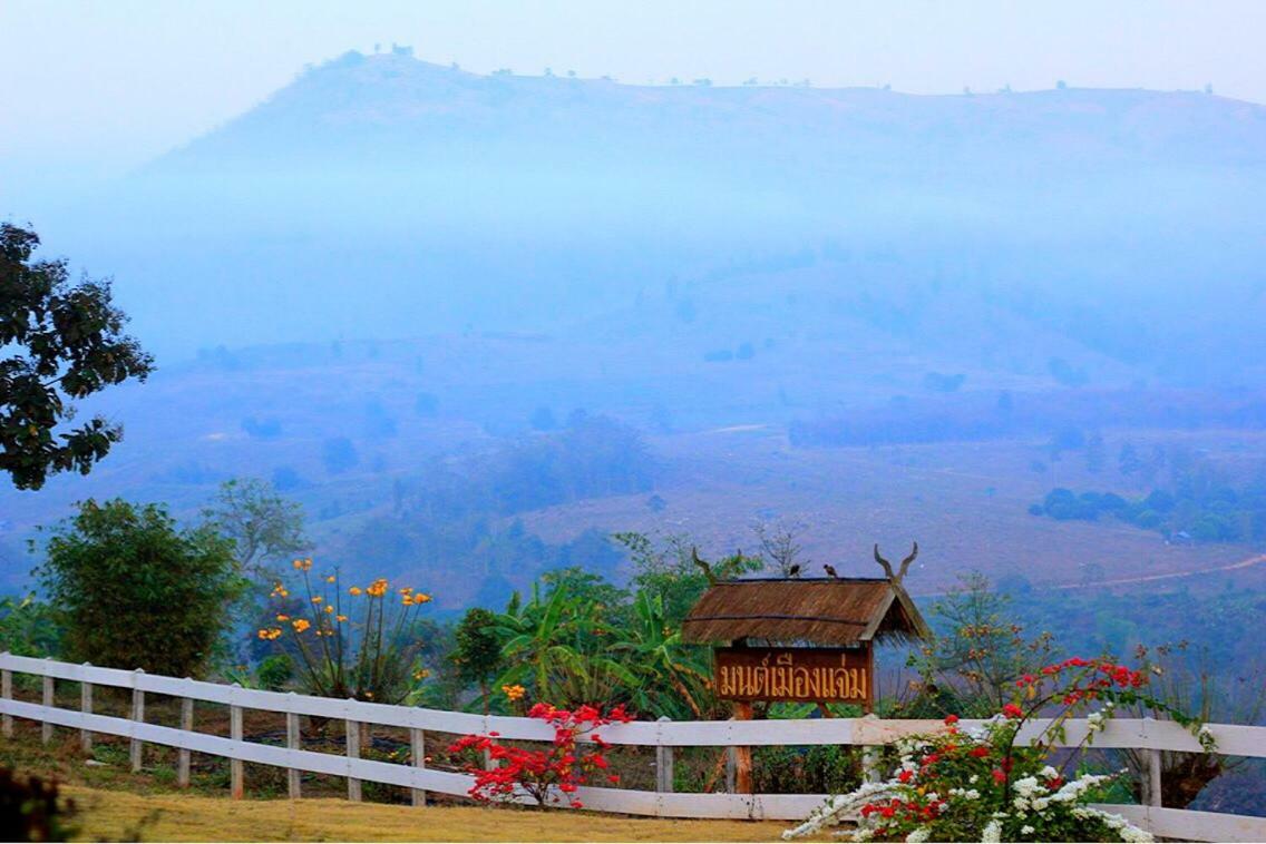 Hotel มนต์เมืองแจ่ม Mae Chaem Exteriér fotografie