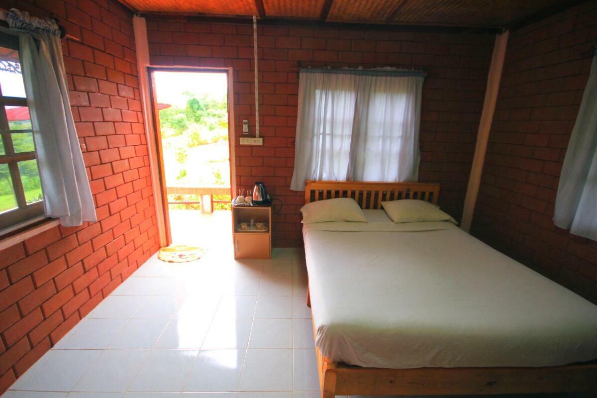 Hotel มนต์เมืองแจ่ม Mae Chaem Exteriér fotografie